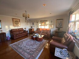 2-bed Apartment in High Wycombe Private Garden