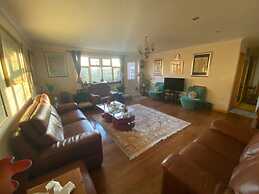 2-bed Apartment in High Wycombe Private Garden