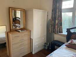 2-bed Apartment in High Wycombe Private Garden