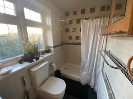 2-bed Apartment in High Wycombe Private Garden