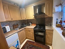 2-bed Apartment in High Wycombe Private Garden