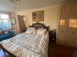 2-bed Apartment in High Wycombe Private Garden