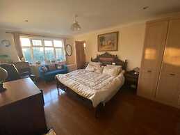 2-bed Apartment in High Wycombe Private Garden