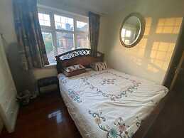 2-bed Apartment in High Wycombe Private Garden