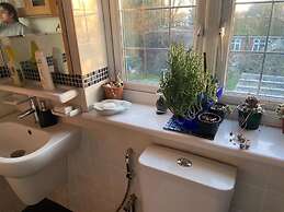 2-bed Apartment in High Wycombe Private Garden