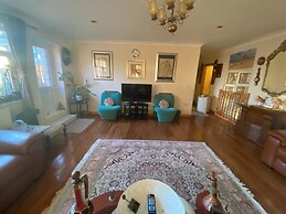 2-bed Apartment in High Wycombe Private Garden