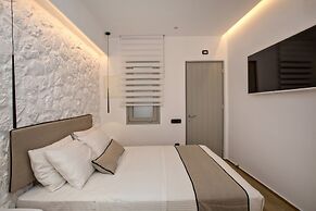 Levantes Luxury Suites I II