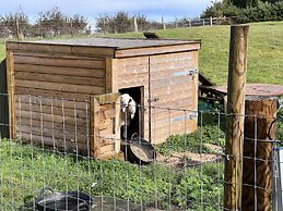 Poachers Hut - Captivating 1-bed Cottage Shorwell