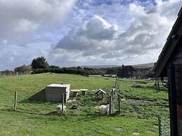 Poachers Hut - Captivating 1-bed Cottage Shorwell