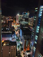 2BR Epic Views CBD 2 Cars Pool Wine Gym Netflix