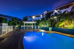2BR Coolum Beach Rooftop Terrace Spa Tennis Pool