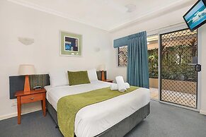2BR Coolum Beach Rooftop Terrace Spa Tennis Pool