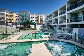 2BR Coolum Beach Rooftop Terrace Spa Tennis Pool