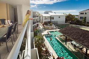 2BR Coolum Beach Rooftop Terrace Spa Tennis Pool