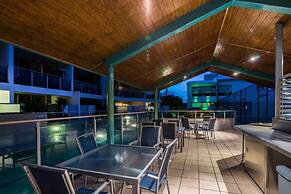 2BR Coolum Beach Rooftop Terrace Spa Tennis Pool
