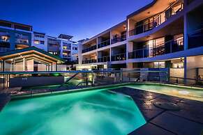 2BR Coolum Beach Rooftop Terrace Spa Tennis Pool