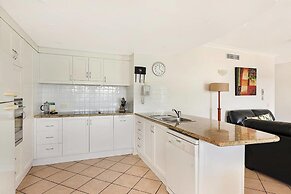 2BR Coolum Beach Rooftop Terrace Spa Tennis Pool