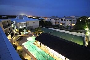 2BR Coolum Beach Rooftop Terrace Spa Tennis Pool