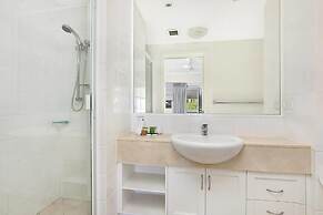 2BR Coolum Beach Rooftop Terrace Spa Tennis Pool