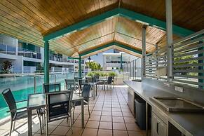 2BR Coolum Beach Rooftop Terrace Spa Tennis Pool