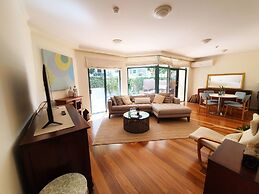 2BR Beautiful River Retreat Pool Wine Gym Netflix