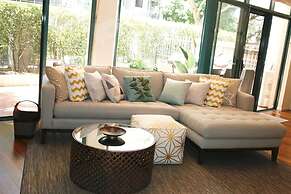 2BR Beautiful River Retreat Pool Wine Gym Netflix