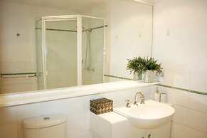 2BR Beautiful River Retreat Pool Wine Gym Netflix