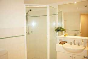 2BR Beautiful River Retreat Pool Wine Gym Netflix