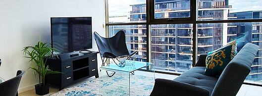 2BR Food Drink Hub Gym Pool Views Roof Terrace