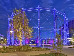 2BR Food Drink Hub Gym Pool Views Roof Terrace