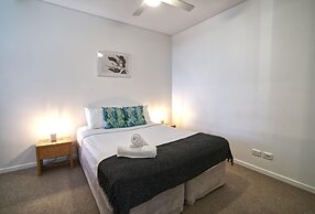 2BR Food Drink Hub Gym Pool Views Roof Terrace