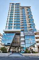 2BR Food Drink Hub Gym Pool Views Roof Terrace