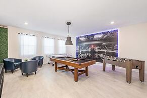 Beautiful Home With Game Room