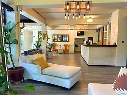 Joint Boutique Hotel