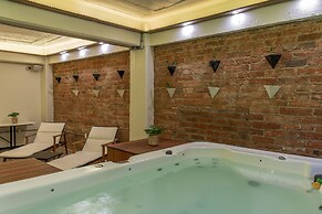 Joint Boutique Hotel