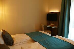 Meyn's Apartments & Hotel