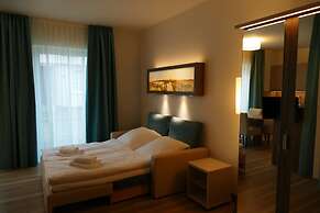 Meyn's Apartments & Hotel