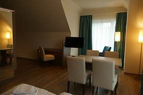 Meyn's Apartments & Hotel