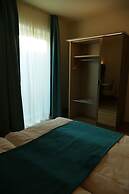Meyn's Apartments & Hotel