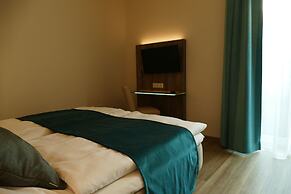 Meyn's Apartments & Hotel