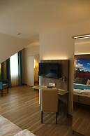 Meyn's Apartments & Hotel