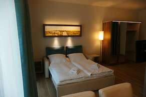 Meyn's Apartments & Hotel