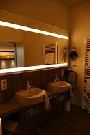 Meyn's Apartments & Hotel