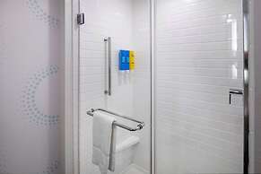 Tru By Hilton Omaha I-80 at 72nd Street, NE