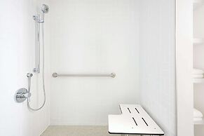 Hampton by Hilton Grand Cayman Seven Mile Beach