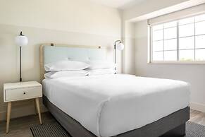 Hampton by Hilton Grand Cayman Seven Mile Beach