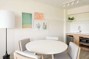 Hampton by Hilton Grand Cayman Seven Mile Beach