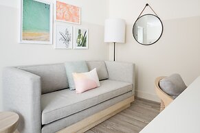 Hampton by Hilton Grand Cayman Seven Mile Beach