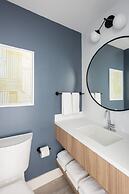 Hampton by Hilton Grand Cayman Seven Mile Beach