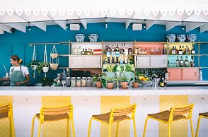 Hampton by Hilton Grand Cayman Seven Mile Beach